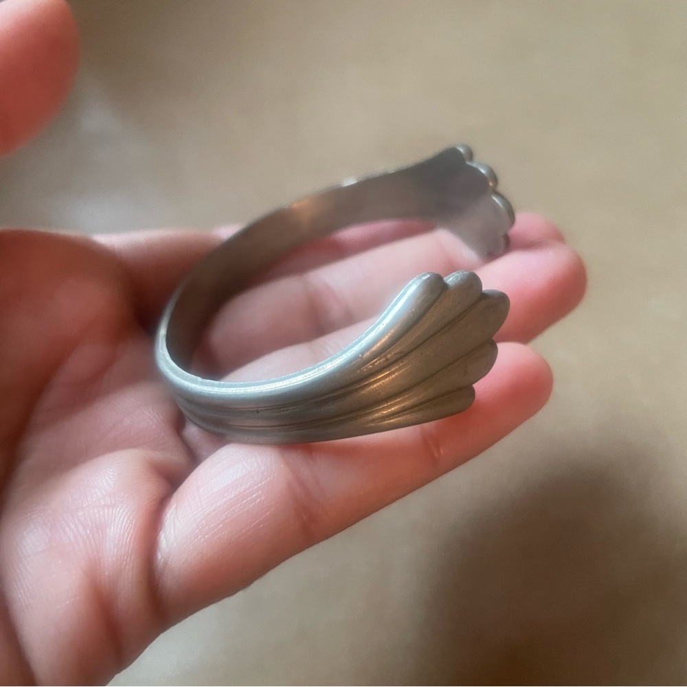 Vintage Shell Design Adjustable Cuff Bracelet Ban… - image 3